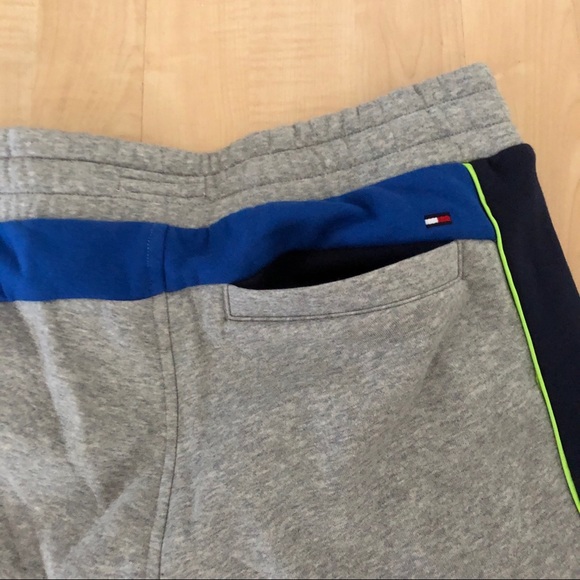 🏡 Moving sale  Price Firm Hilfiger Sport line men’s shorts - Picture 4 of 7